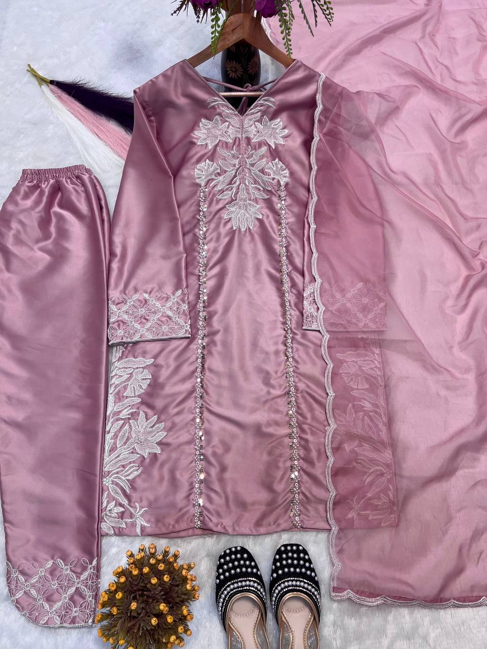 Radiant Mauve Thread-Work Kurta